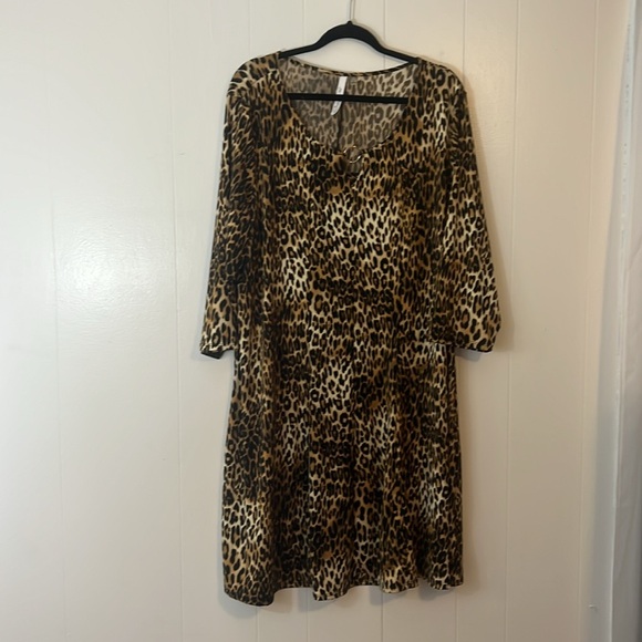 NWOT Animal Print Dress Plus Size 3X Lightweight Stretch Front metal Ring Detail - Picture 4 of 10
